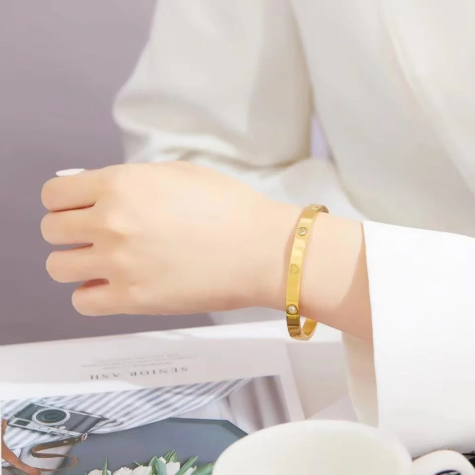 Eternal Shine – Minimalistischer Zirkonia-Armreif