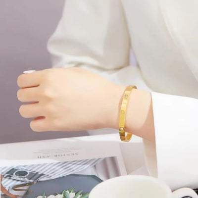 Eternal Shine – Minimalistischer Zirkonia-Armreif