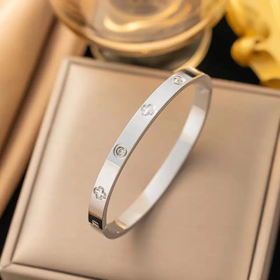 Eternal Shine – Minimalistischer Zirkonia-Armreif